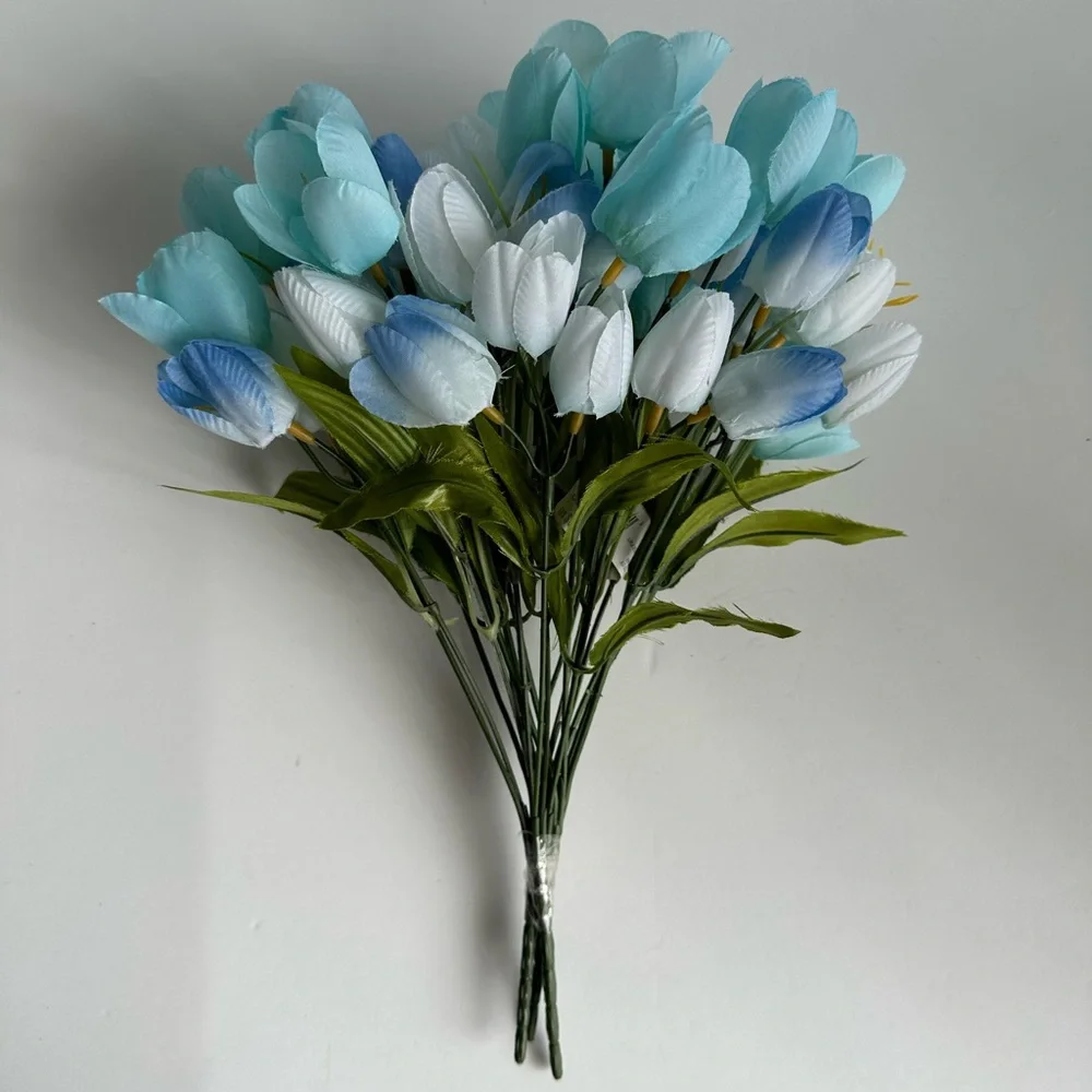 NWT Artificial Blue & White Tulip Bouquet – Lifelike Faux Floral Arrangement